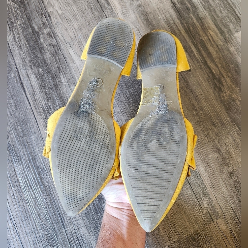 Journey + Crew Mustard Yellow Ruffled Women's Flats Shoes - Picture 5 of 6